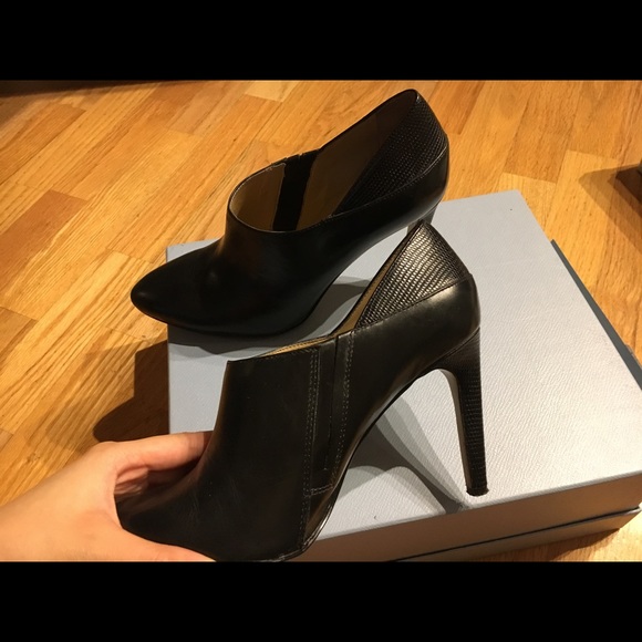 Ann Taylor classic black bootie size 6.5 - Picture 1 of 4